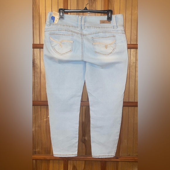 Light Blue Crop Denim Jeans - Picture 2 of 3